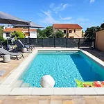 Bluemare B3 With Shared Pool