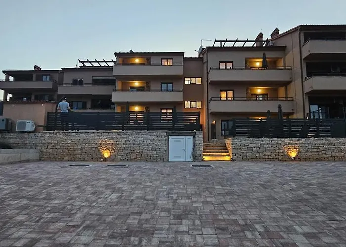 Lägenhet Bluemare B3 With Shared Pool Ližnjan