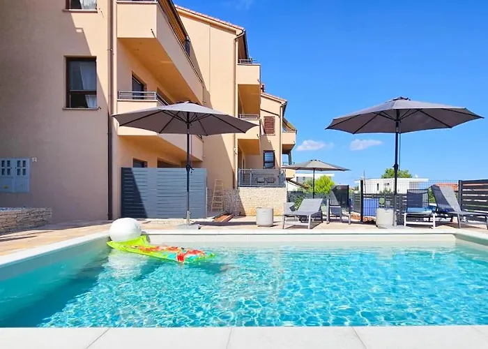 Bluemare B3 With Shared Pool Ližnjan