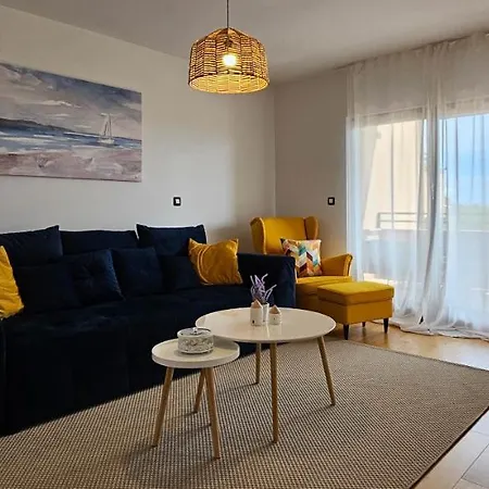 Apartment Bluemare B3 With Shared Pool