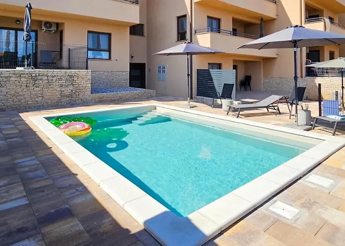 Bluemare B3 With Shared Pool Lägenhet *